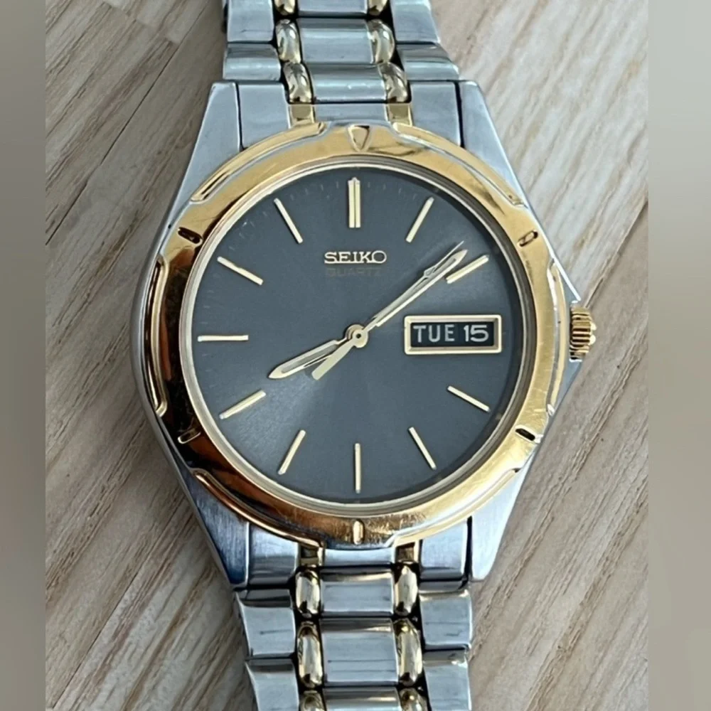 Seiko Men's Watch Gray Dial Two-Tone Stainless Bracelet Day Date Windows